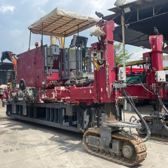 MÁY RẢI BÊ TÔNG XI MĂNG